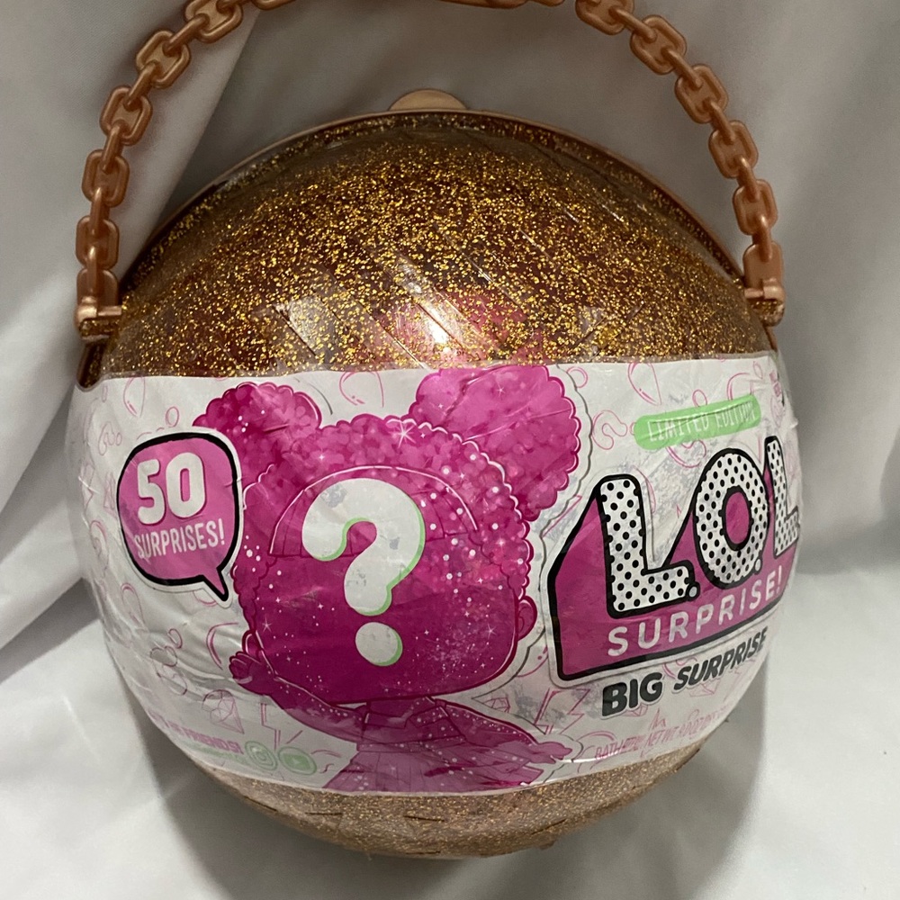 L.O.L. Surprise! Big Surprise Gold Ball